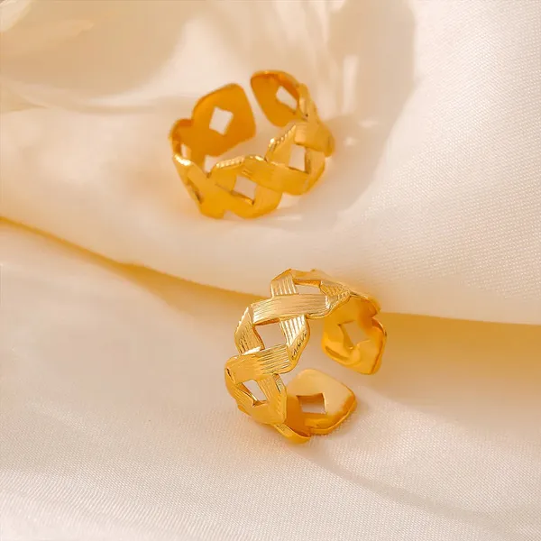 Gold_Intertwined_Rings_For_Women